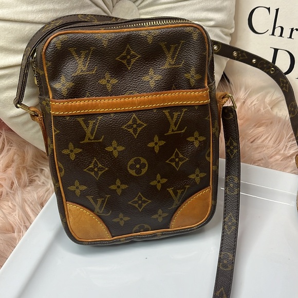 LOUIS VUITTON Danube shoulder crossbody bag Monogram - Picture 2 of 10